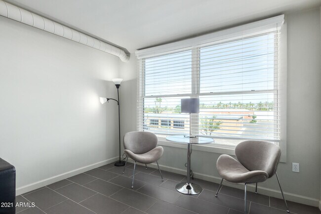 Foto del edificio - 535 Thomas Rd