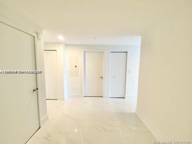 Foto del edificio - 16385 Biscayne Blvd