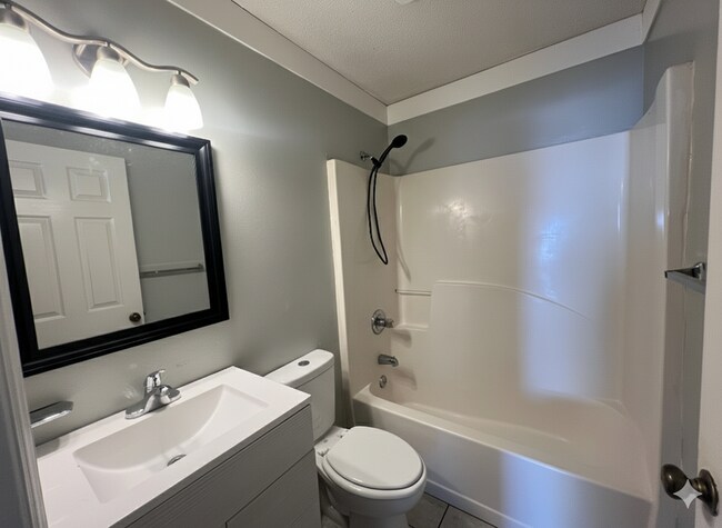 Foto del edificio - 115 Shell Ave SE