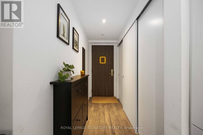 Photo du bâtiment - 185 Roehampton Ave