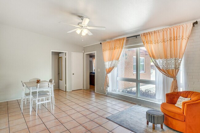 Foto del edificio - 858 E Alturas St