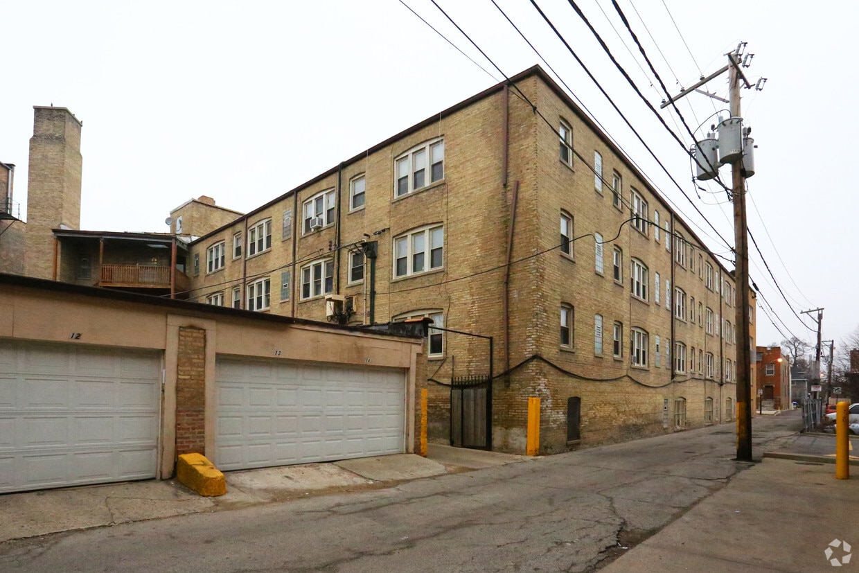 Building Photo - 4815-4835 W Belle Plaine Ave