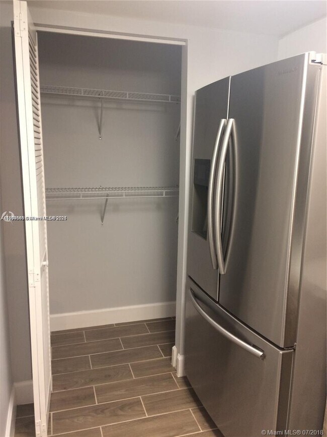 Foto del edificio - 10749 Cleary Blvd