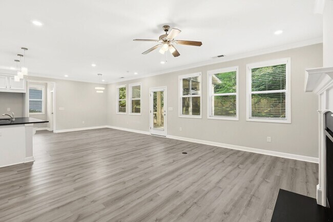 Building Photo - 520 Cresentry Brook