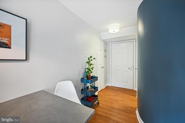 Foto del edificio - 1619 R St NW