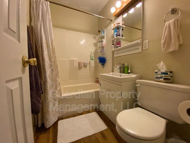 Foto del edificio - 519 W 8th St