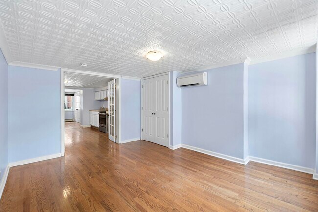 Building Photo - 138 Erie St