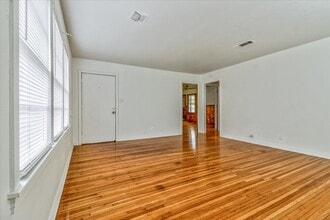 Building Photo - 640 Parsons Dr