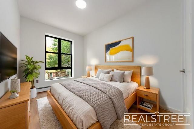 Foto del edificio - 3 bedroom in BROOKLYN NY 11221