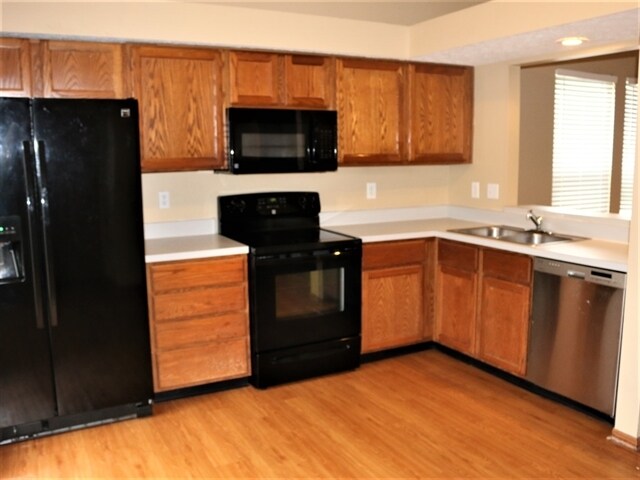 Foto del edificio - 8662 Cadet Drive South