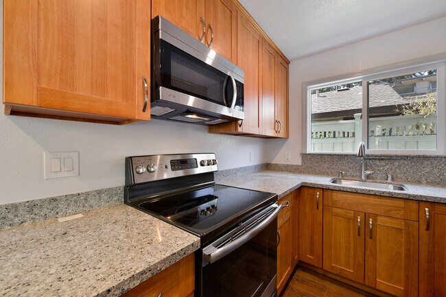 Foto del edificio - Renovated 2 Bedroom 1 Bathroom House in Mi...