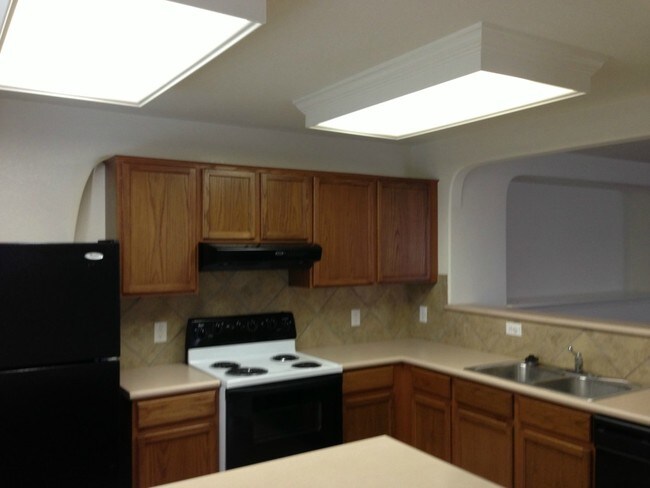 Building Photo - 621 Dark Tree Ln