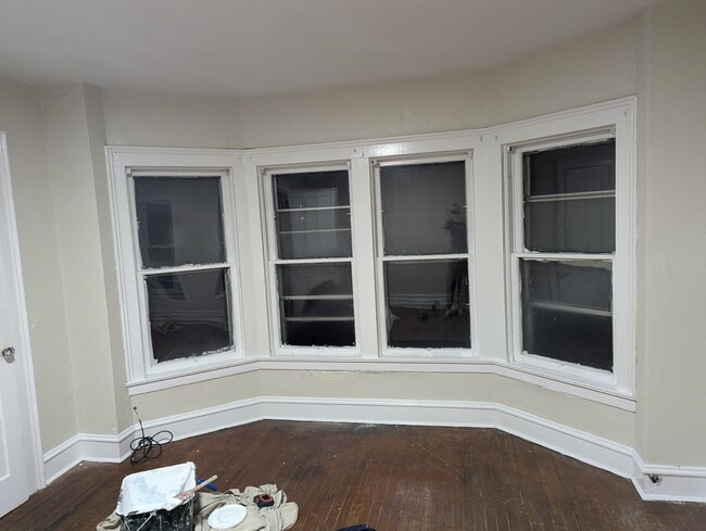 Bedroom windows - 50 Charles St