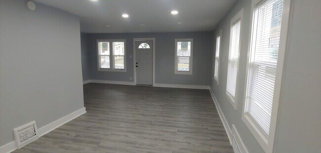 Building Photo - 1647 S 59th St