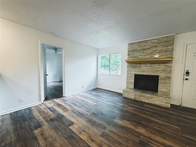 Foto del edificio - 9906 Hundred Oaks Cir