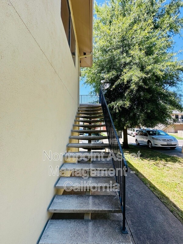 Building Photo - 10803 Coloma Rd