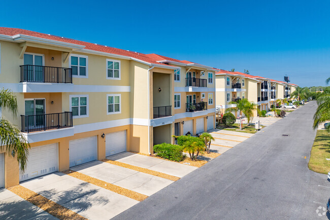 6421 Banyan BLVD New Port Richey, FL - Regency Palms Condominiums
