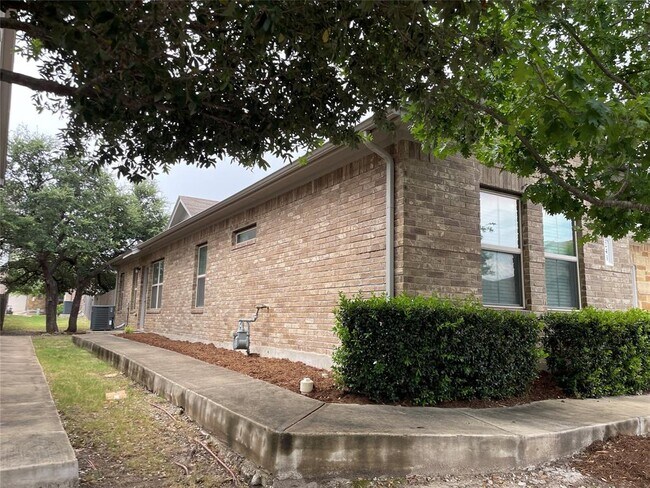 Building Photo - 2304 S Lakeline Blvd