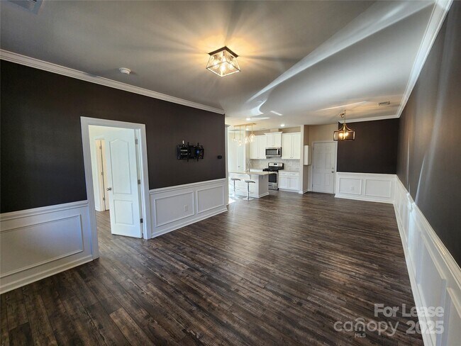 Building Photo - 326 Sadie Dr