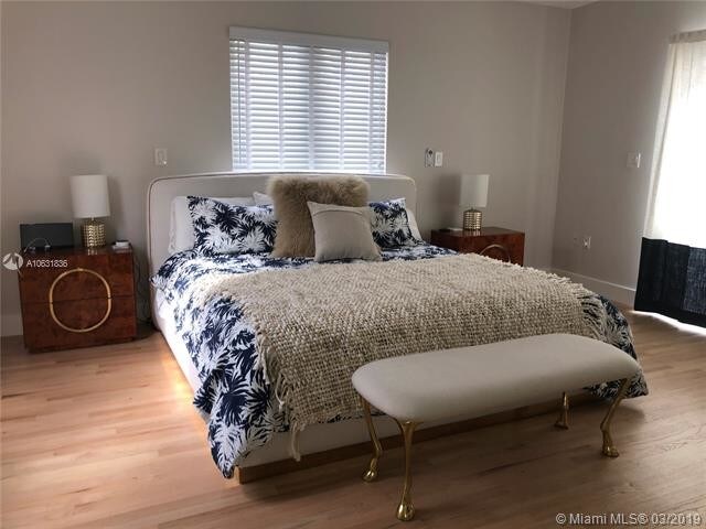 Foto del edificio - 881 NE 71st St
