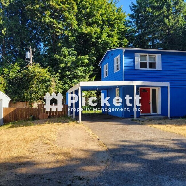 Building Photo - 4 Bedroom Tracyton Townhouse