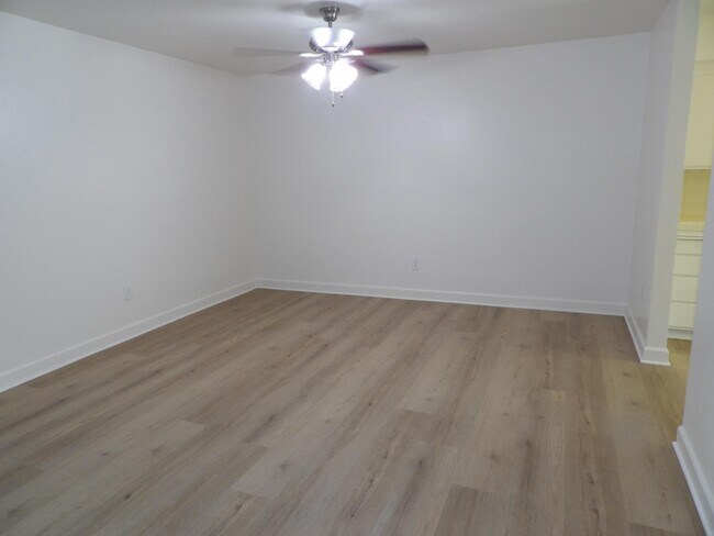Foto del edificio - 5302 N Colonial Ave