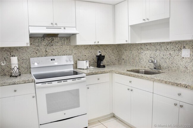 Building Photo - 8520-8536 SW 107th Ave