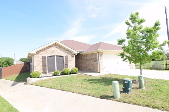Building Photo - 1204 Redstone Dr