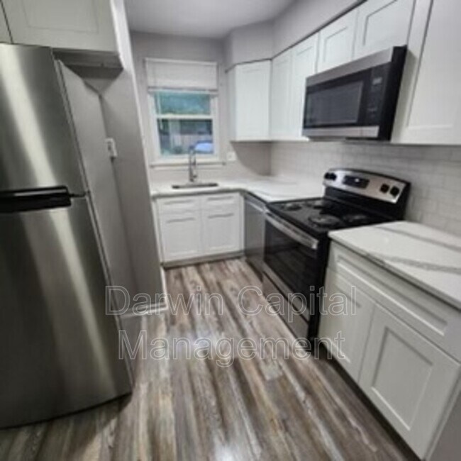 Building Photo - 676 Tara Dr