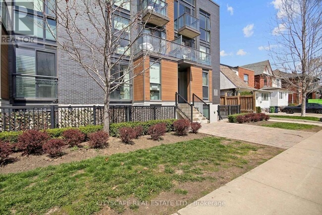 Building Photo - 370 Wallace Ave