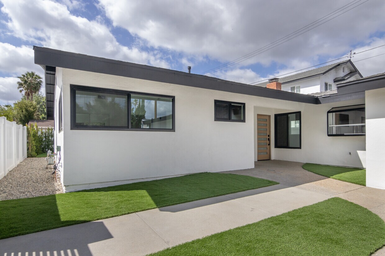 Primary Photo - 23030 Dolorosa St
