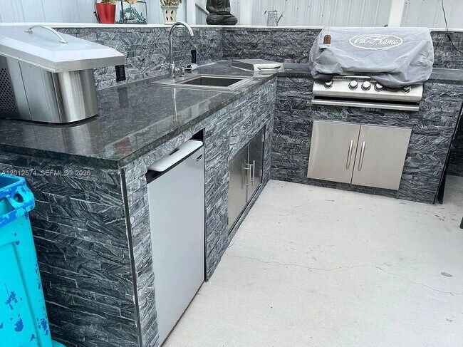 Foto del edificio - 1763 SE 8th Pl