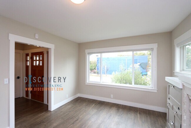 Building Photo - Berkeley Mid-Century Three Bedroom, Two Ba...