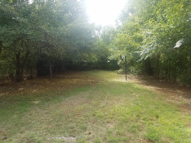 Building Photo - 5815 S Sunnylane Rd