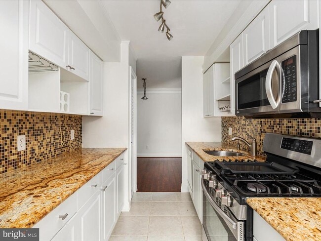 Foto del edificio - 3334 Woodburn Village Dr