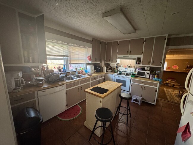 Foto del edificio - 168 Roy E Brown Rd