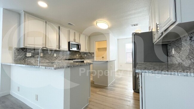Building Photo - 2404 Deer Horn Dr