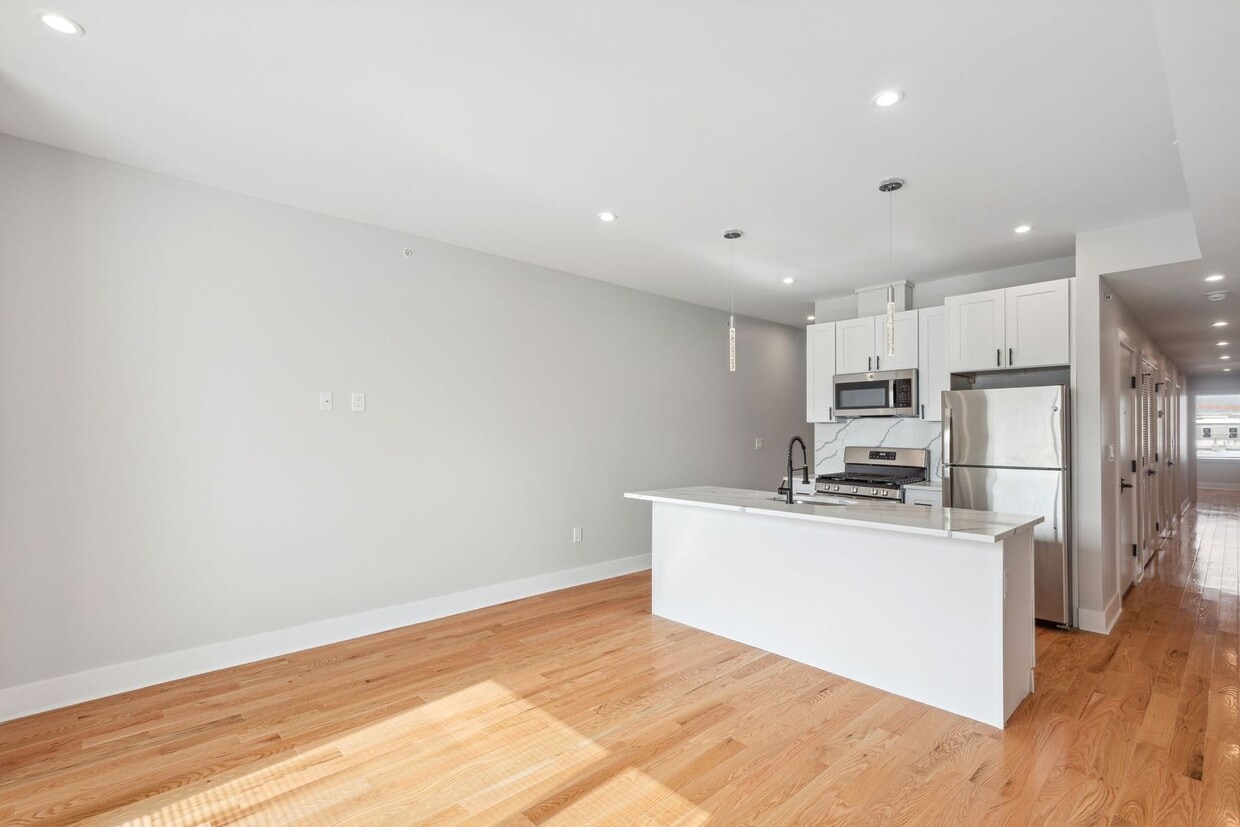 Photo - 2425 W Thompson St