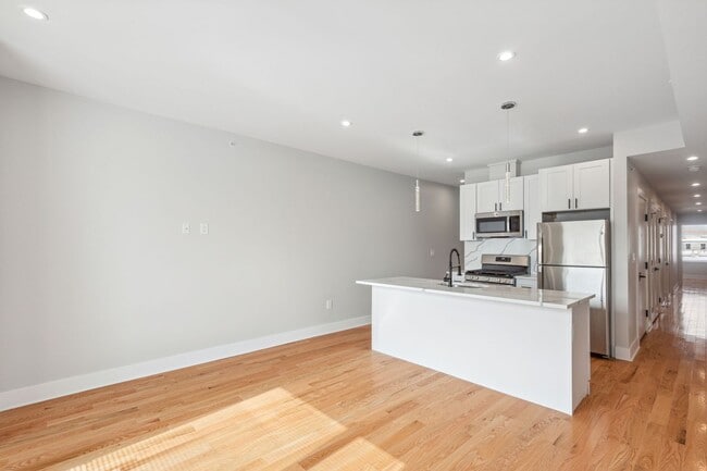 Photo - 2425 W Thompson St Apartment