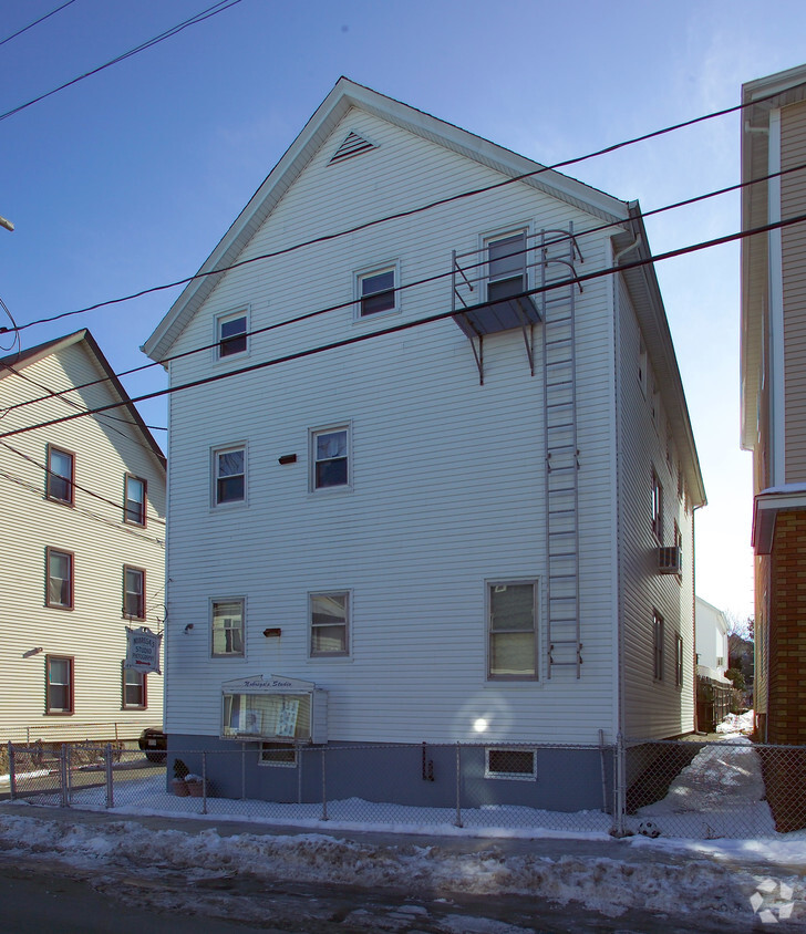 Building Photo - 193 Snell St