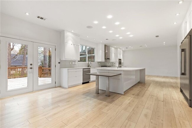 Building Photo - 400 Eastcote Dr
