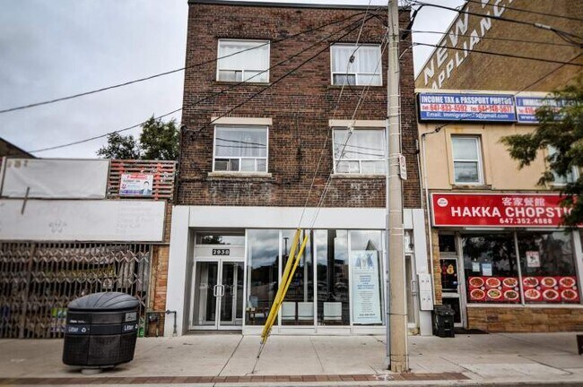 Photo du bâtiment - Danforth & Victoria Park Apartments