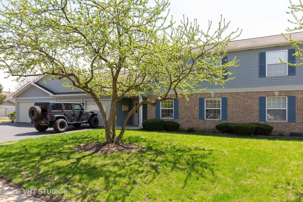 Primary Photo - 408 Woodview Cir