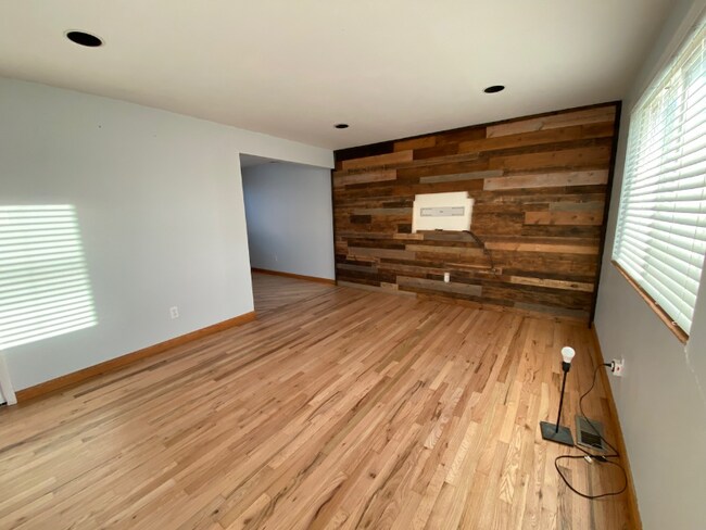 Building Photo - 8830 Ithaca Way