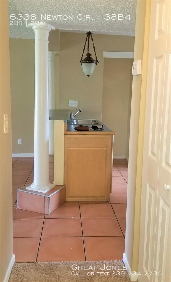Building Photo - CHARMING 2/2 CONDO WITH CANAL ACCESS!