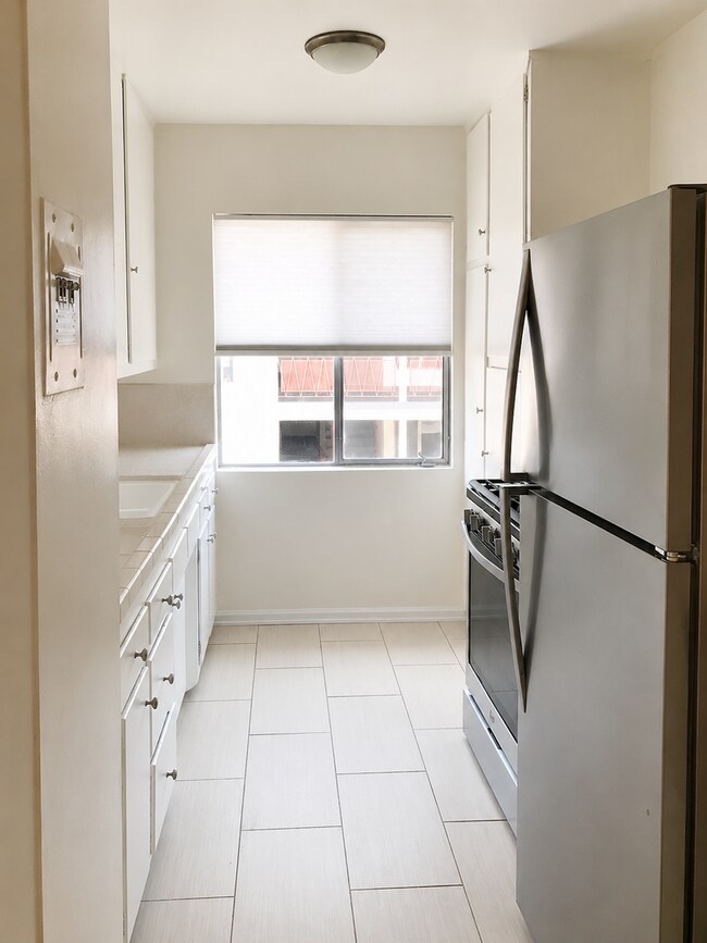 Foto del interior - 1001 N Curson Ave ( 7609 Romaine )