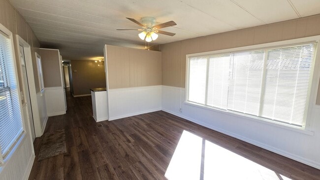 Building Photo - Updated 2BR / 1BA Single-Wide Home for Rent – Move-In Ready!