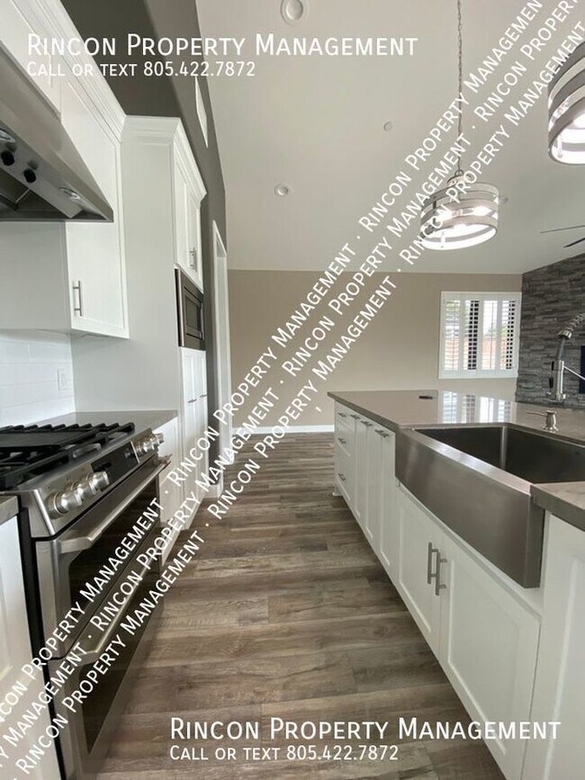 Building Photo - Stunning Hillside Home in Clearpoint *3 Be...
