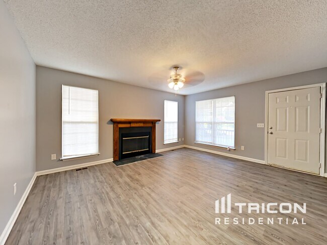 Foto del edificio - 601 Rapids Rd