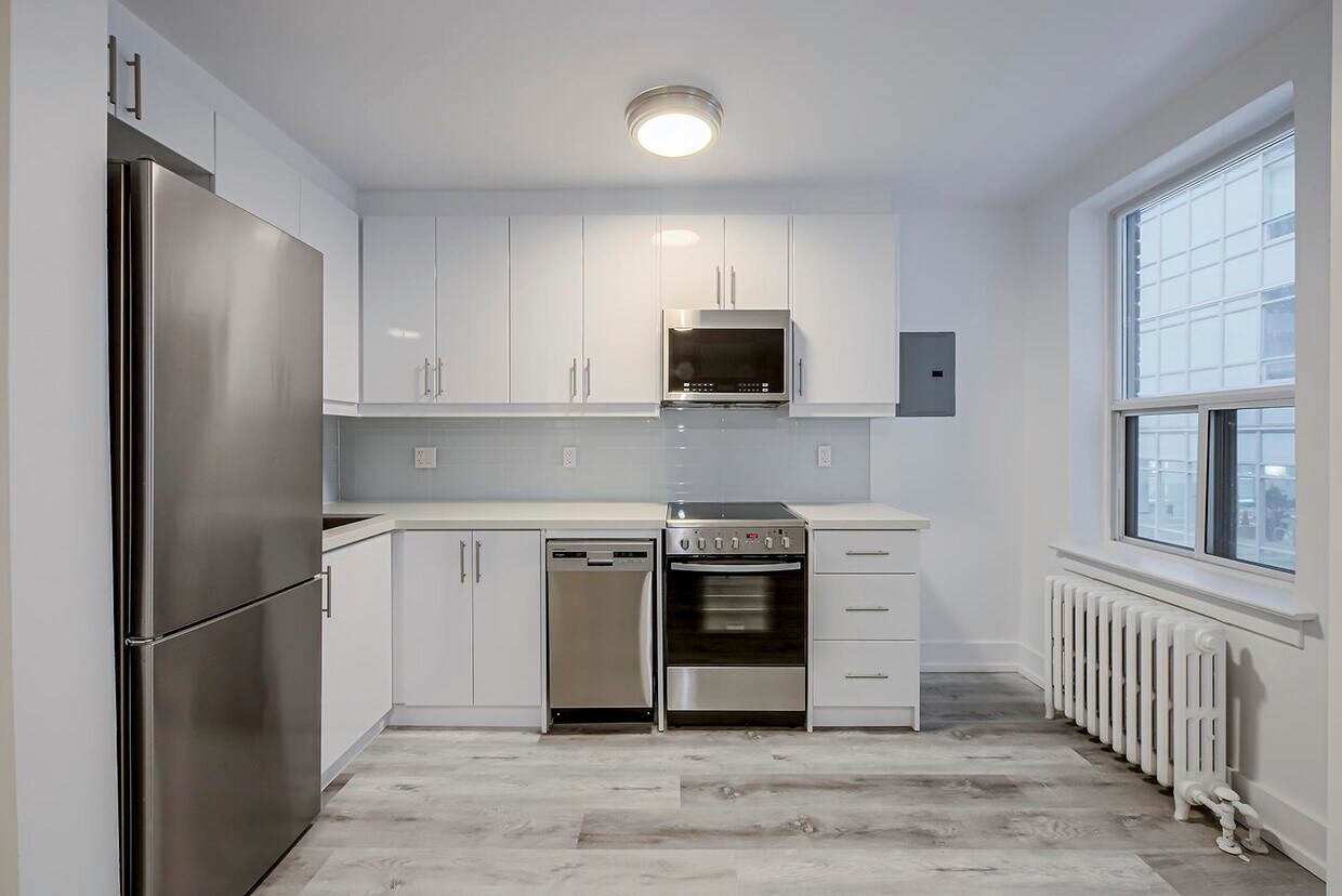 Photo principale - 196 Eglinton Ave E